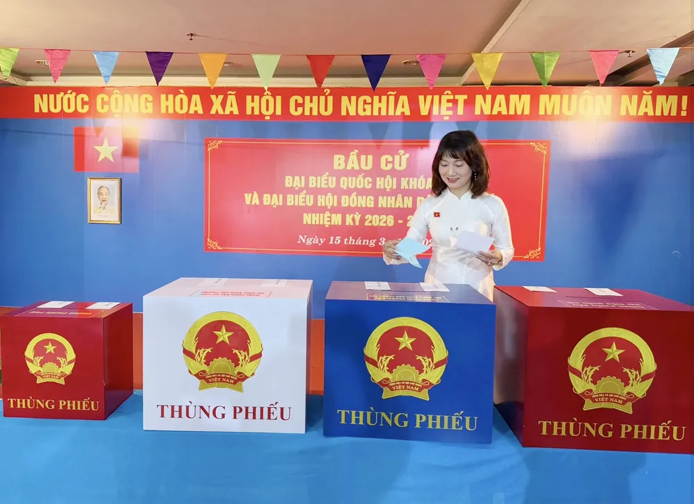 NSND Mỹ Uyên đi bầu cử.jpg