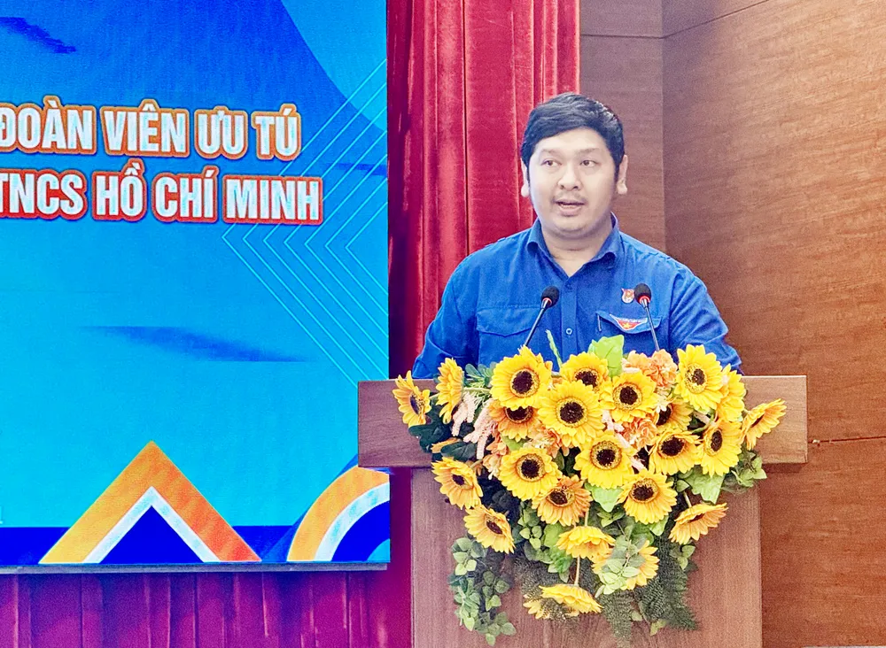 Äá»ng chÃ­ BÃ¹i Há»¯u Há»ng Háº£i - á»¦y viÃªn Ban ThÆ°á»ng trá»±c ThÃ nh ÄoÃ n, Äáº£ng á»§y viÃªn, BÃ­ thÆ° ÄoaÌn cÃ¡c cÆ¡ quan Äáº£ng ThaÌnh phÃ´Ì chia sáº» khai máº¡c chÆ°Æ¡ng trÃ¬nh.JPG