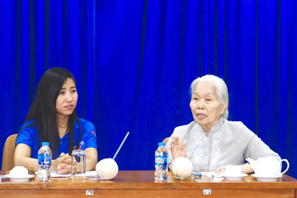 सुश्री ले तू कैम ने साझा किया E7063A2C-2315-40BA-8D37-3ABC907D347A-60212-00007B8DD7346FB5.jpg