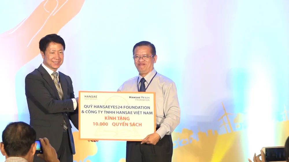 10.000 cuốn sách hay đến với 100 trường tiểu học TPHCM