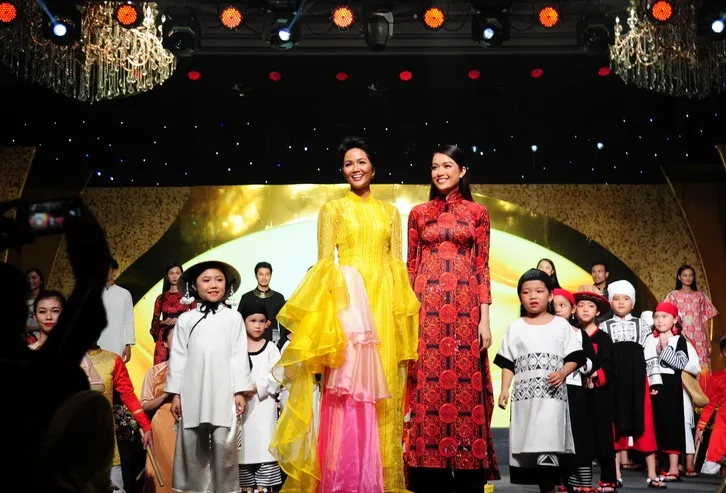 Hơn 100.000 lượt khách trải nghiệm Lễ hội Áo dài TPHCM 2019 ảnh 3