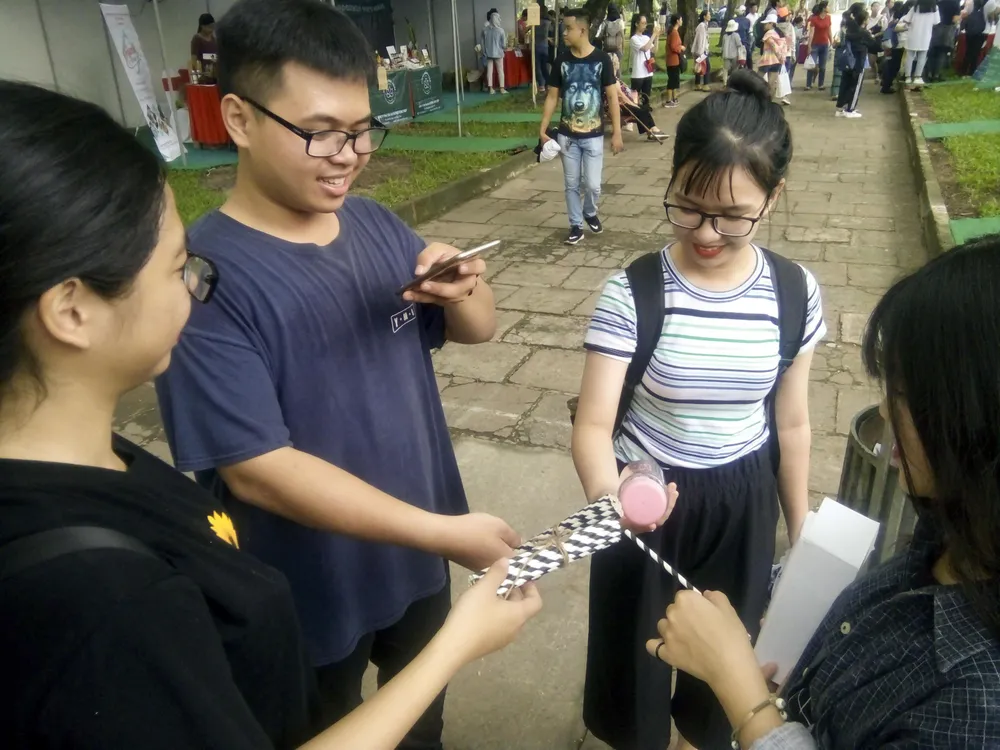 Đổi sách cũ lấy cây xanh tại Ngày hội sống xanh 2019 ảnh 5