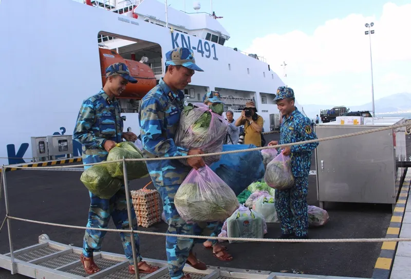 Chuyển quà Tết đến với Trường Sa thân yêu ảnh 6