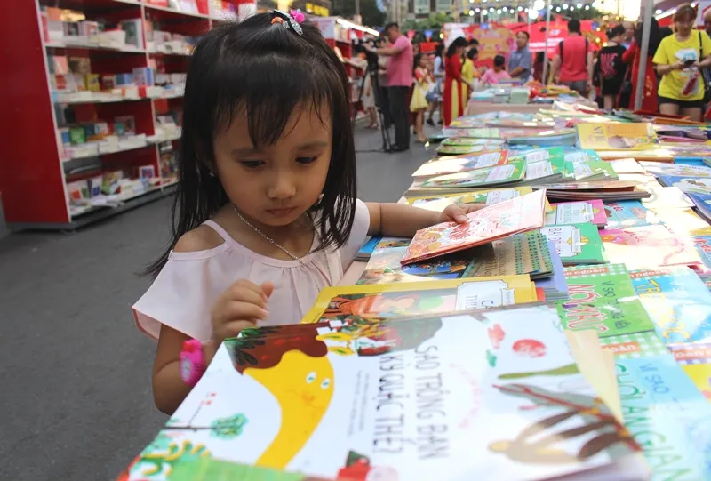 Hãy đến trải nghiệm đường hoa và đường sách rất thú vị trong kỳ nghỉ tết ở TPHCM ảnh 21