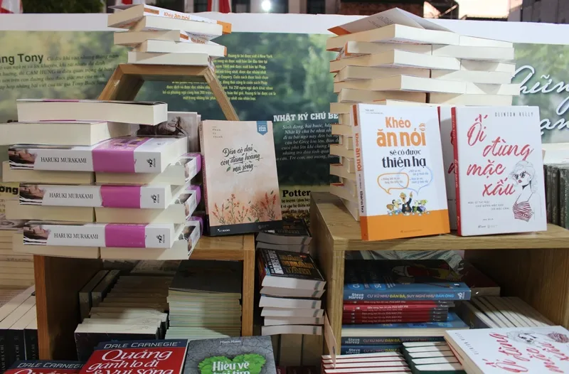 Hãy đến trải nghiệm đường hoa và đường sách rất thú vị trong kỳ nghỉ tết ở TPHCM ảnh 12