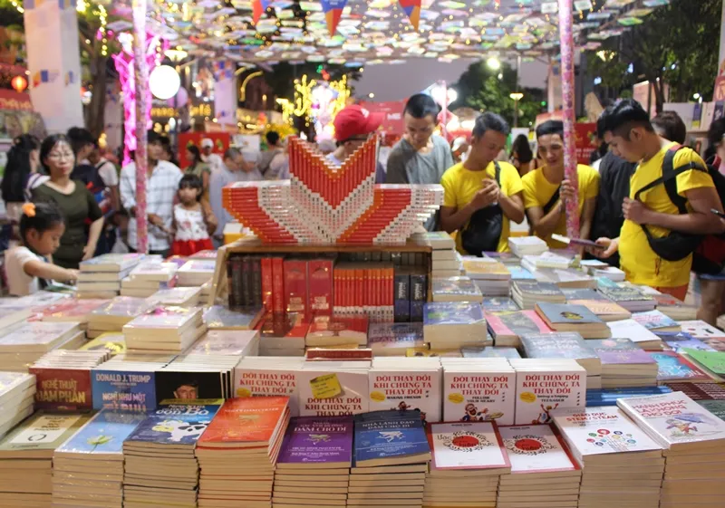 Hãy đến trải nghiệm đường hoa và đường sách rất thú vị trong kỳ nghỉ tết ở TPHCM ảnh 20