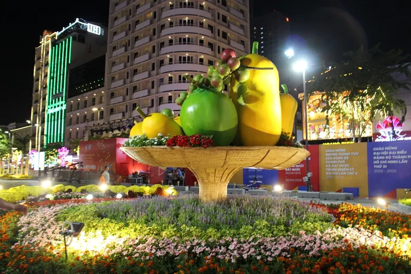 Hãy đến trải nghiệm đường hoa và đường sách rất thú vị trong kỳ nghỉ tết ở TPHCM ảnh 3