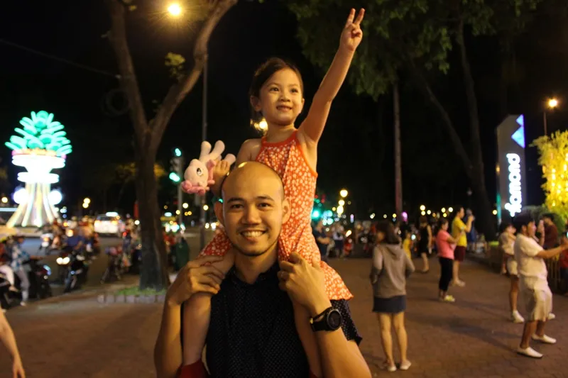 Chiêm ngưỡng màn bắn pháo hoa rực rỡ mừng năm mới Canh Tý 2020 tại TPHCM ảnh 9