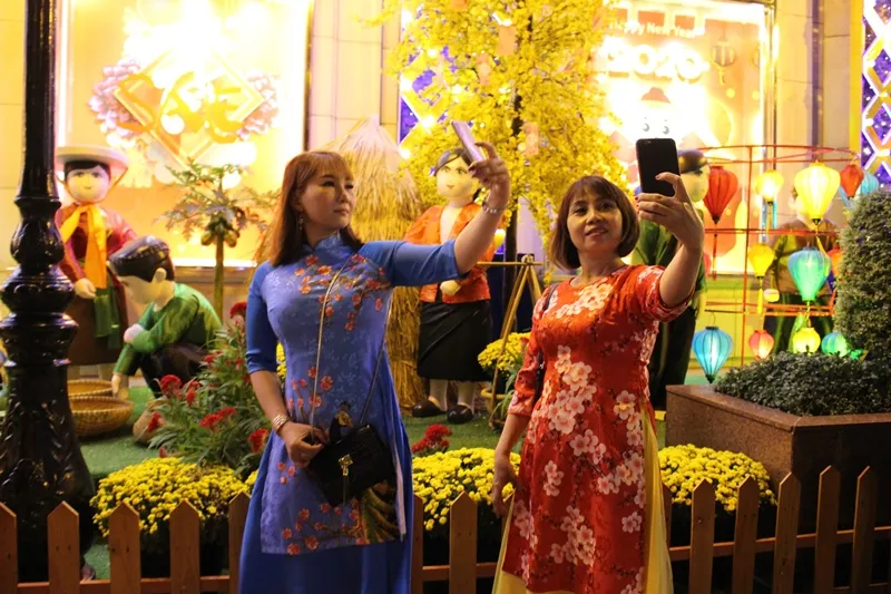 Chiêm ngưỡng màn bắn pháo hoa rực rỡ mừng năm mới Canh Tý 2020 tại TPHCM ảnh 8