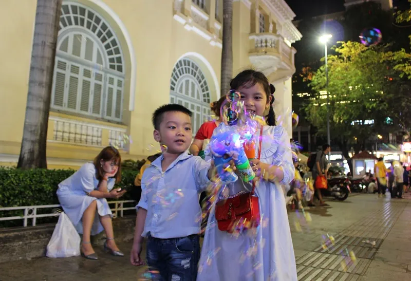 Chiêm ngưỡng màn bắn pháo hoa rực rỡ mừng năm mới Canh Tý 2020 tại TPHCM ảnh 15