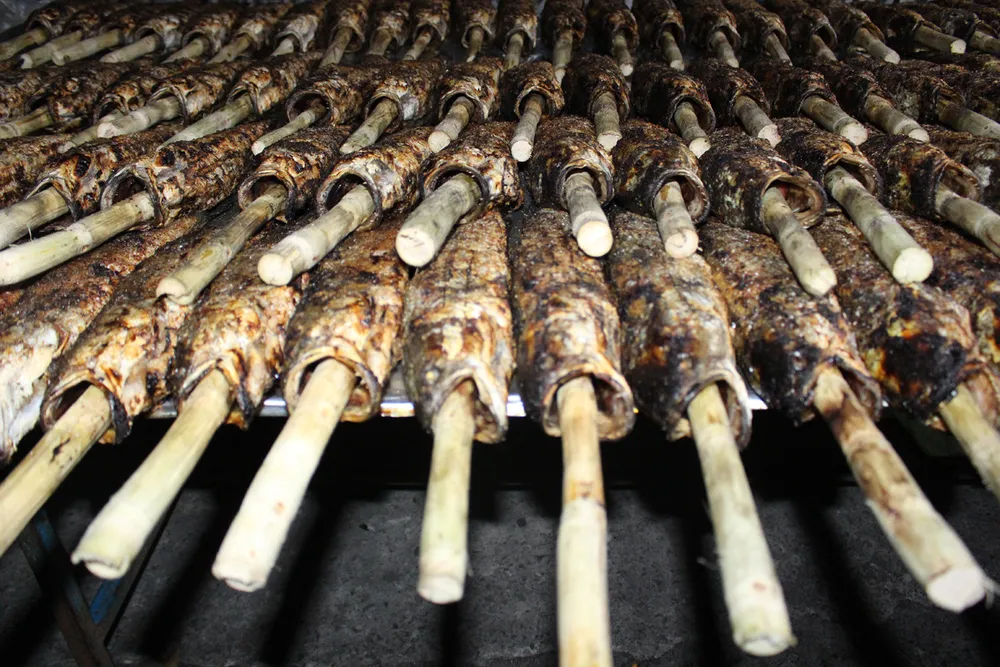 Sôi động phố bán cá lóc nướng ngày vía Thần Tài tại TPHCM ảnh 8