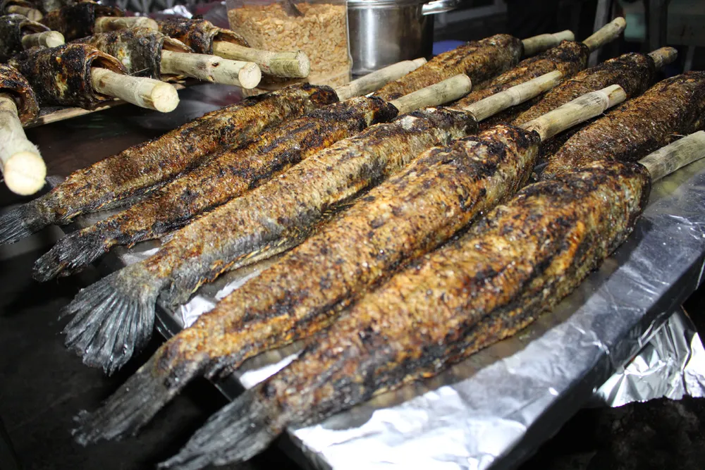 Sôi động phố bán cá lóc nướng ngày vía Thần Tài tại TPHCM ảnh 14