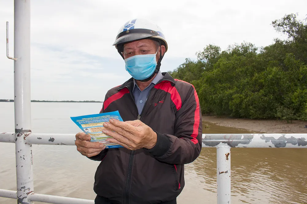 TPHCM tăng cường tuyên truyền phòng chống dịch Covid-19 ở bến phà ảnh 4
