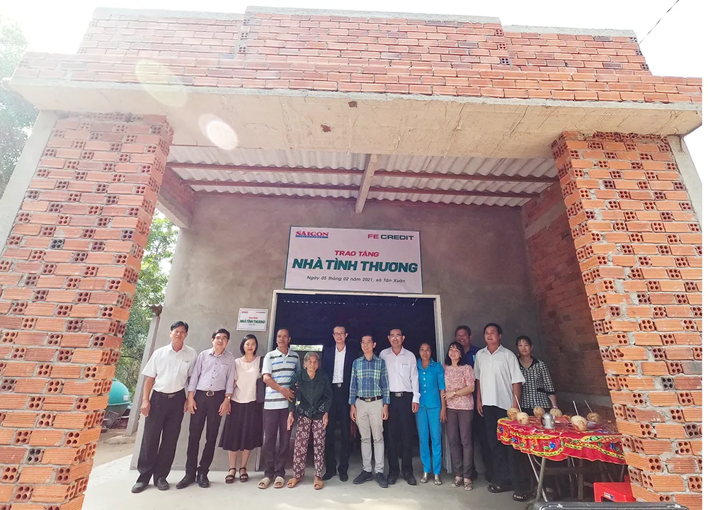 Báo SGGP trao tặng nhà tình thương cho người dân Bến Tre đón tết ảnh 1