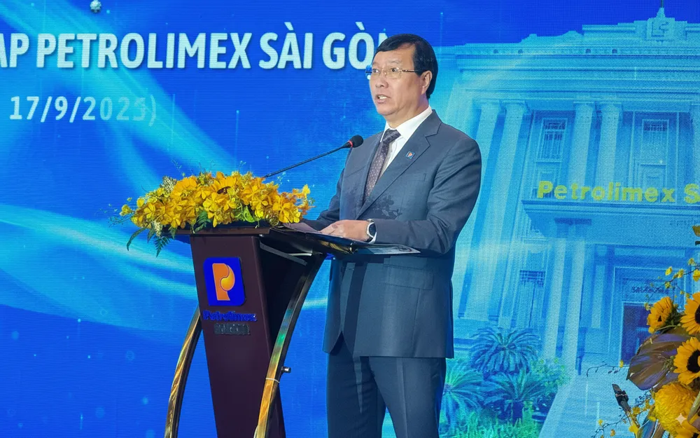 Generated Image September 17, 2025 - 12_29PM.png