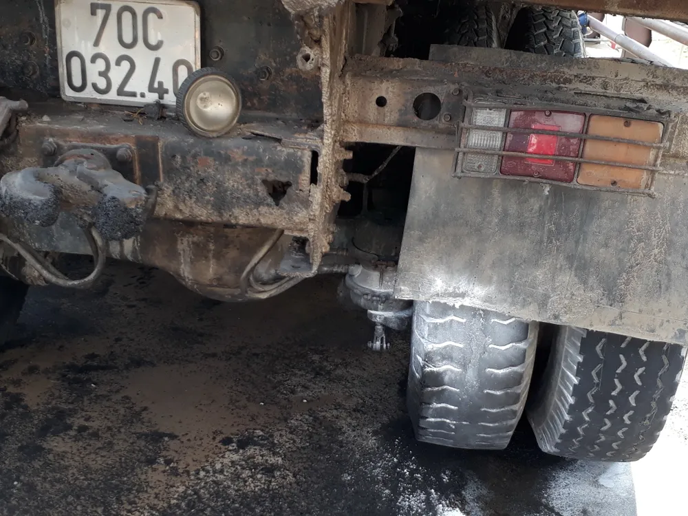 Cháy xe tải trên cầu Cần Thơ ảnh 1