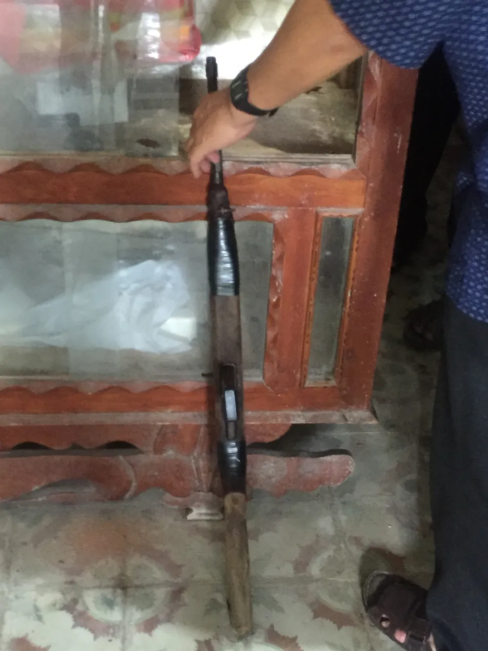 Chồng dùng súng bắn vợ rồi tự sát ảnh 1