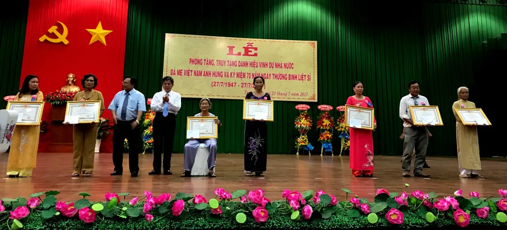  Lễ phong tặng và truy tăng danh hiệu Mẹ Việt Nam anh hùng ở Trà Vinh