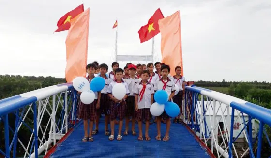 Khánh thành cầu nông thôn 700 triệu đồng ở vùng hạn mặn Kiên Giang ảnh 1