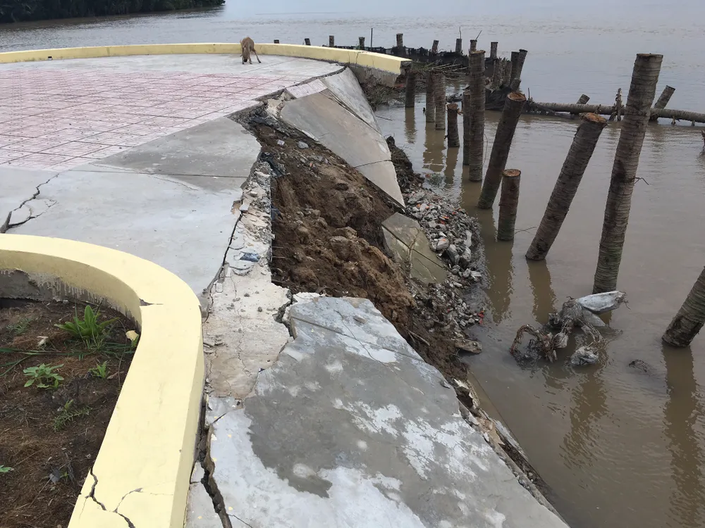 Bến Tre: Tượng đài chưa xây xong đã bị sạt lở ảnh 1