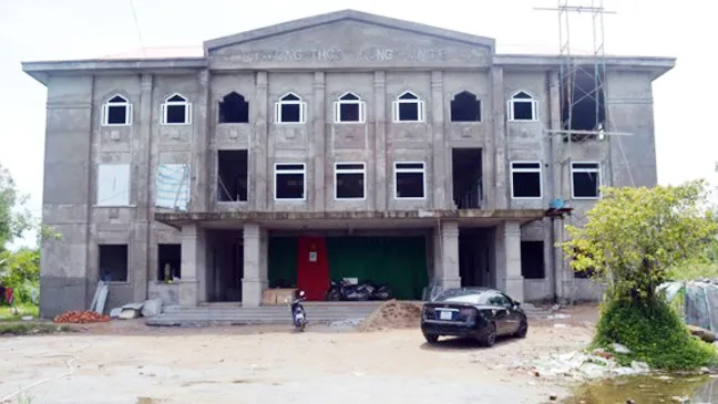 Trường THCS Đông Hưng B  xây dựng gần 2 năm vẫn chưa xong