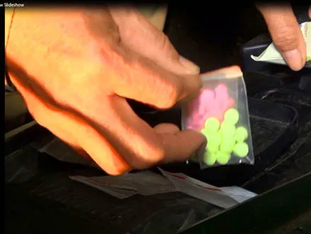 Bến Tre: Bắt 2 nhân viên quán Club vận chuyển 223 viên ma túy  ảnh 1