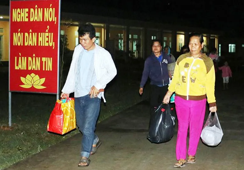 Sáng 26-12, người dân Bến Tre trở về nơi ở  bình thường