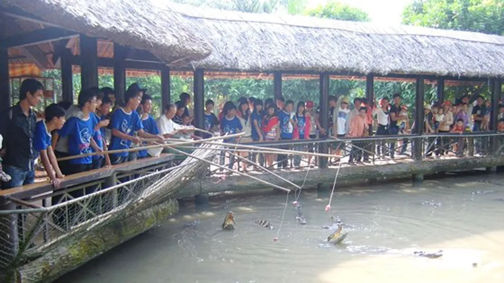 Du khách vui chơi ở khu du lịch Mỹ Khánh - Cần Thơ