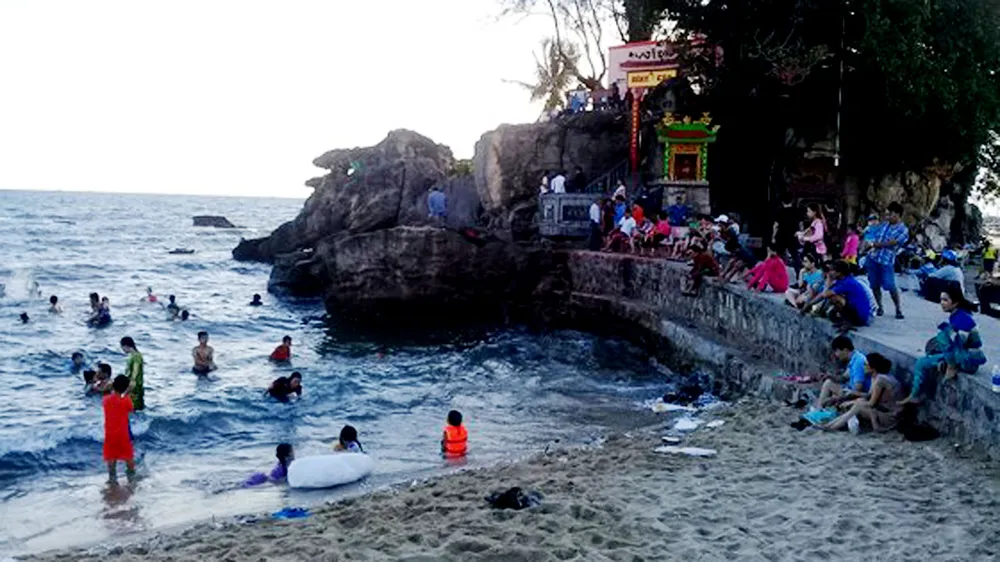 ĐBSCL: Nhiều địa phương bắn pháo hoa mừng Tết Mậu Tuất 2018 ảnh 1