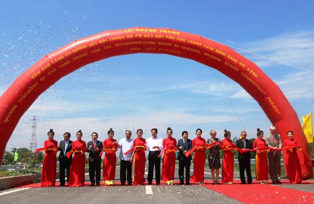 Khánh thành cầu Cao Lãnh nối đôi bờ sông Tiền  ảnh 1