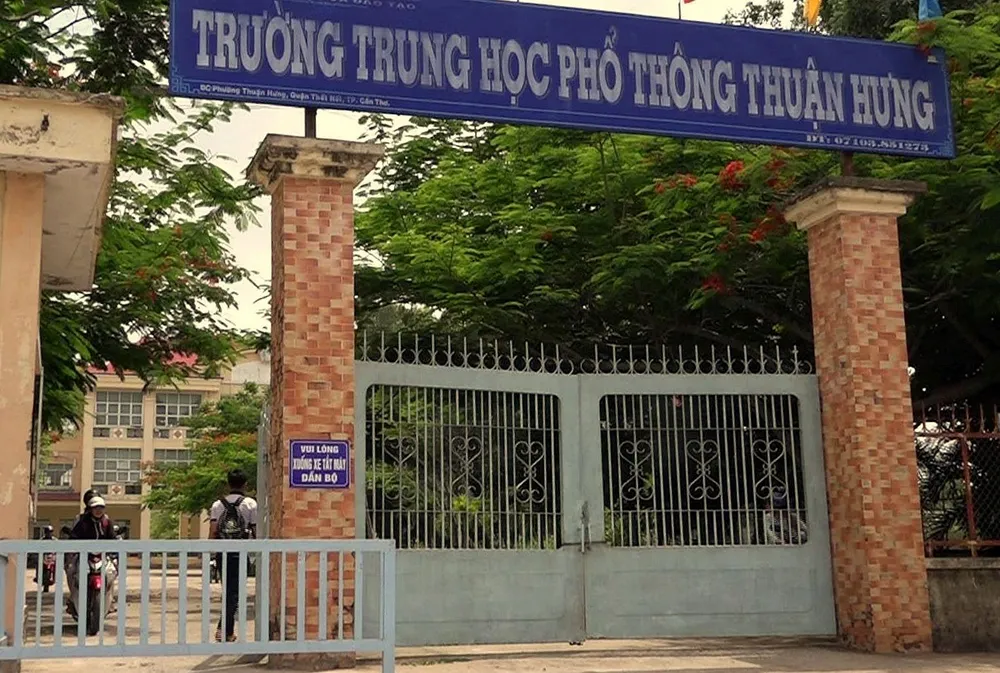 Cán bộ coi thi viết bài giúp thí sinh bị tai nạn giao thông ảnh 3