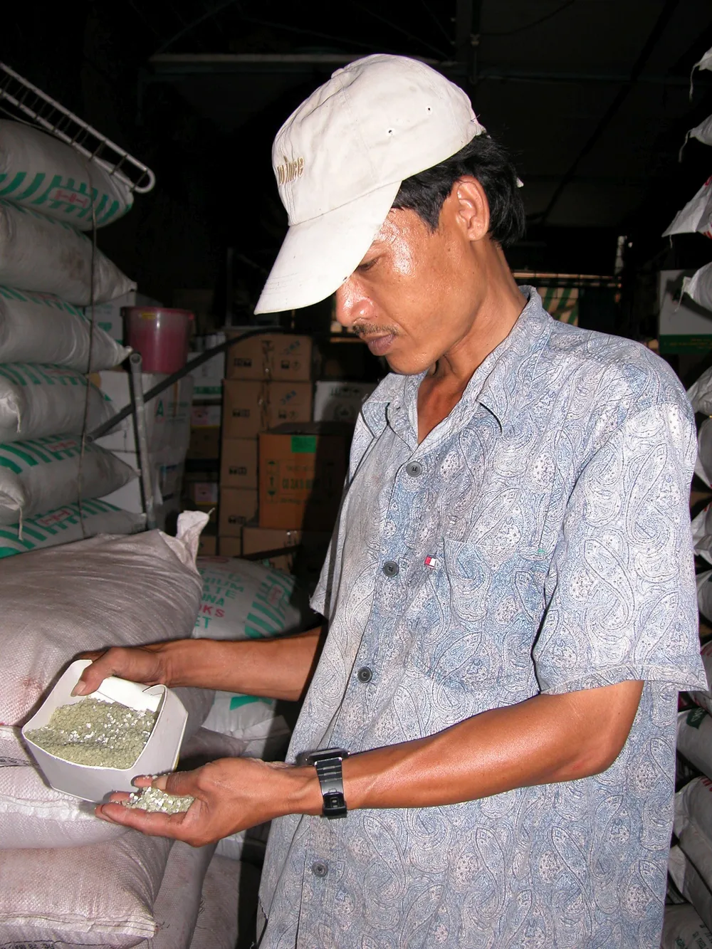 Quyết liệt phòng chống thuốc bảo vệ thực vật và phân bón giả ảnh 1