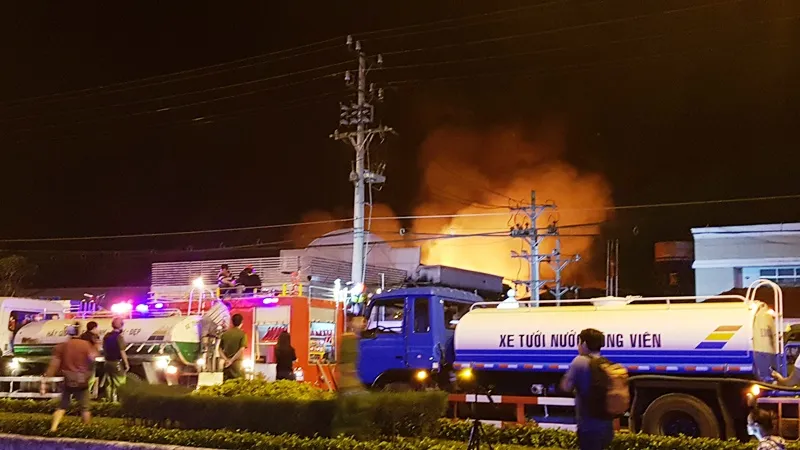 Đã khống chế vụ hỏa hoạn lớn trong đêm tại KCN Trà Nóc 1, TP Cần Thơ ảnh 2