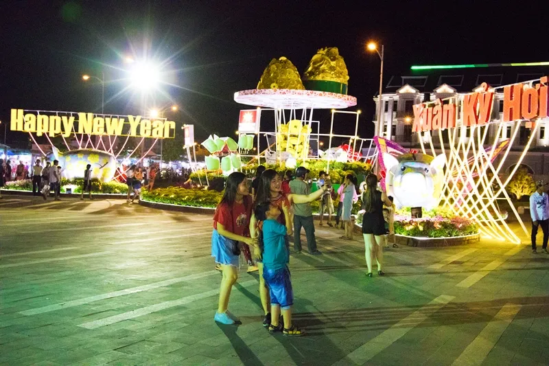 Chiêm ngưỡng đường hoa xuân hàng chục tỷ đồng ở phố biển Rạch Giá ảnh 9