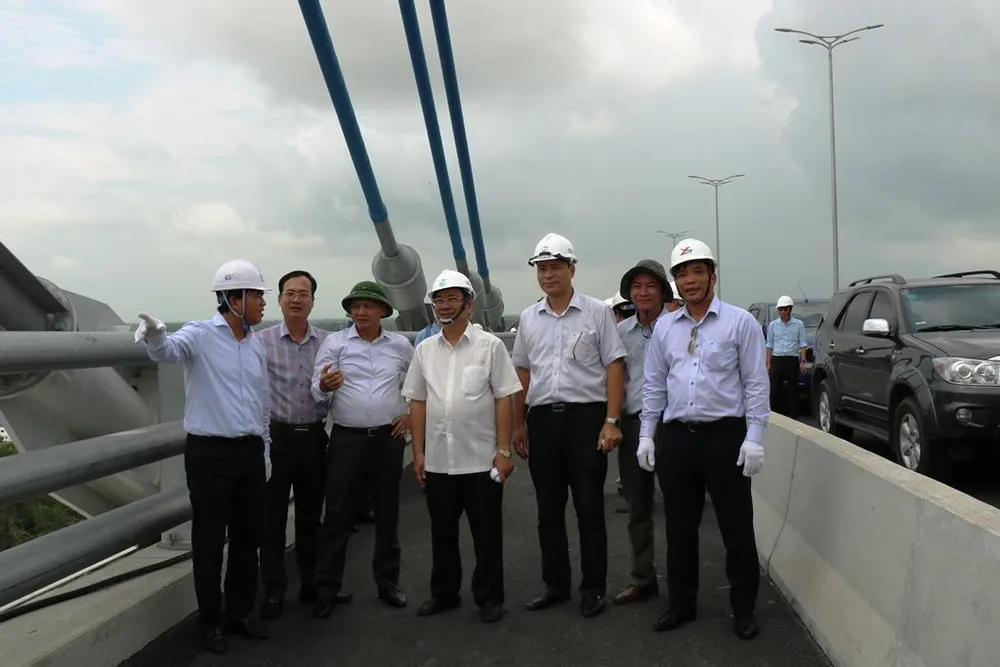 Cầu Vàm Cống dự kiến khánh thành vào ngày 19-5 ảnh 2