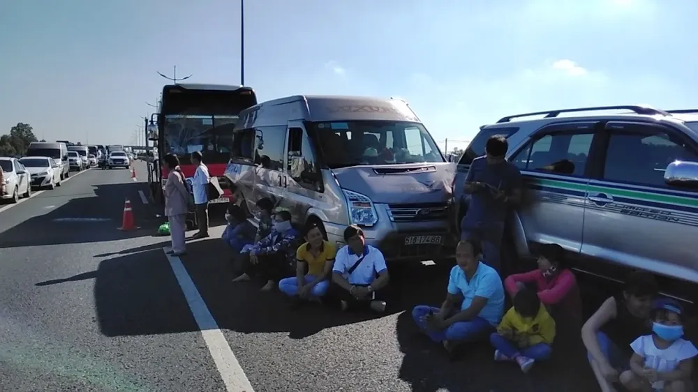 Tiền Giang: 7 xe tông nhau trên cao tốc TPHCM – Trung Lương ảnh 2