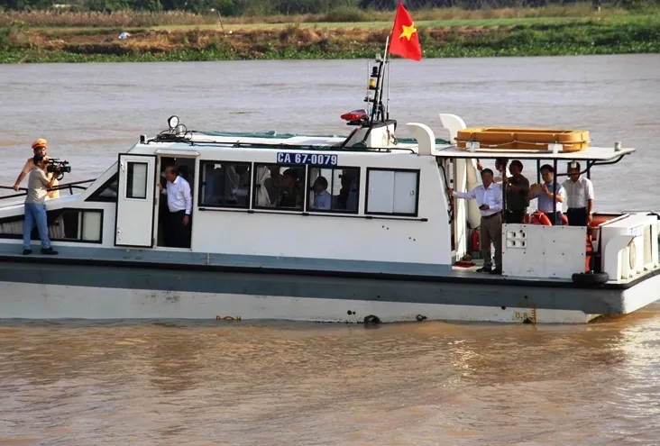 Phó Thủ tướng Trương Hòa Bình khảo sát tình hình sạt lở Quốc lộ 91 ảnh 3