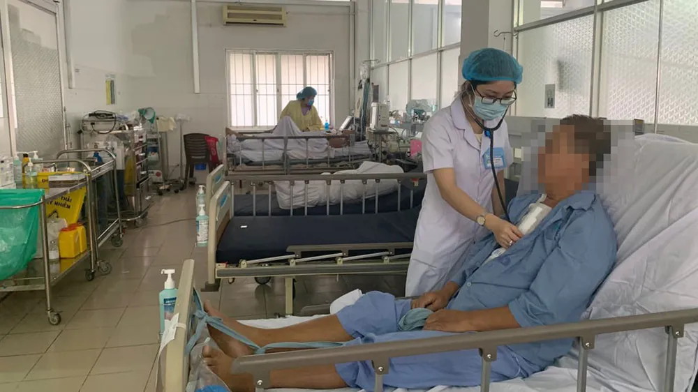 Liên tiếp phẫu thuật cứu sống 2 ca hẹp van động mạch chủ, nguy cơ đột tử cao ảnh 1