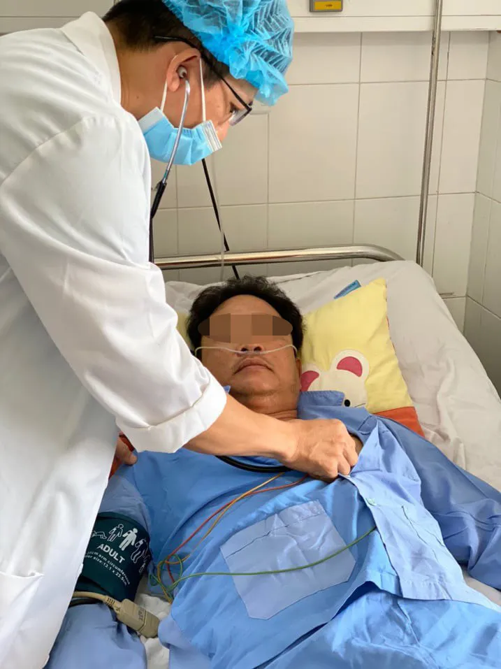 10 phút cứu sống bệnh nhân bị nhồi máu cơ tim, có biến chứng ngưng tim  ảnh 1