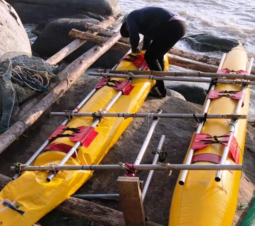 Cứu 3 du khách nước ngoài trôi dạt trên biển Kiên Giang ảnh 1