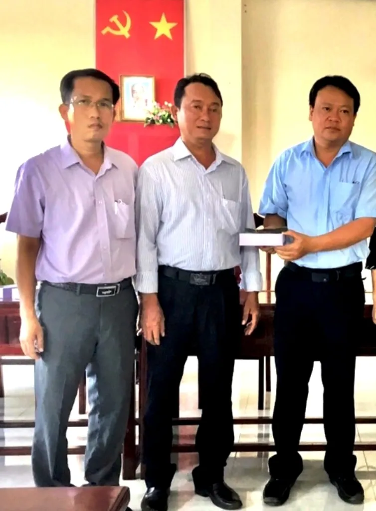 Một cá nhân ủng hộ 200 triệu đồng cho huyện Cầu Ngang phòng, chống dịch Covid-19 ảnh 1