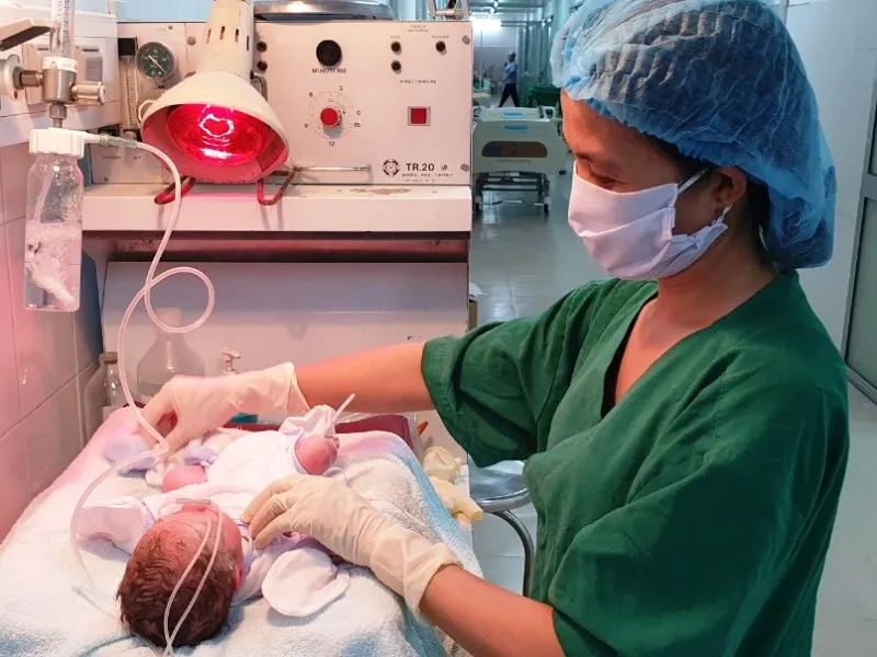 30 phút cứu sống mẹ và con của sản phụ bị Lupus ban đỏ có biến chứng tim mạch nặng ảnh 1