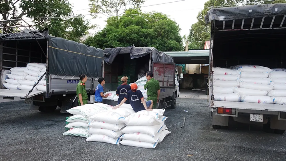 Bắt 39 tấn đường cát nghi nhập lậu ảnh 1