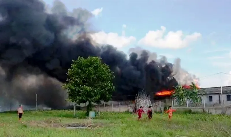 Cháy nhà kho nước mắm cá linh, thiệt hại hơn 500 triệu đồng ảnh 1