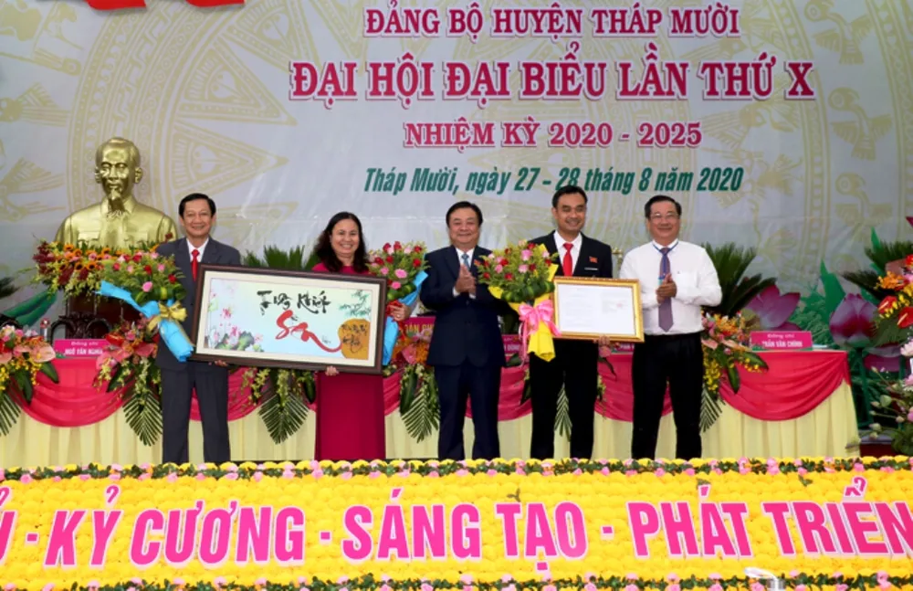 Tháp Mười được công nhận đạt chuẩn huyện nông thôn mới ảnh 2