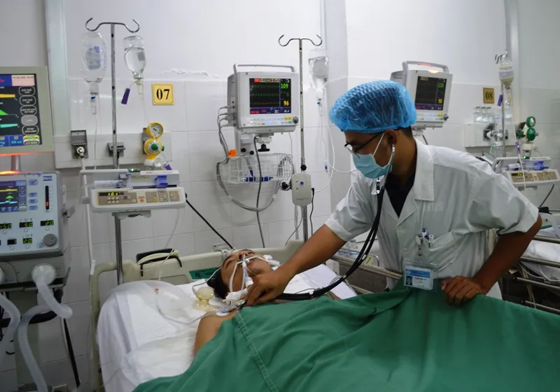 Cần Thơ: Cứu sống bệnh nhân ho máu sét đánh gần tử vong ảnh 1