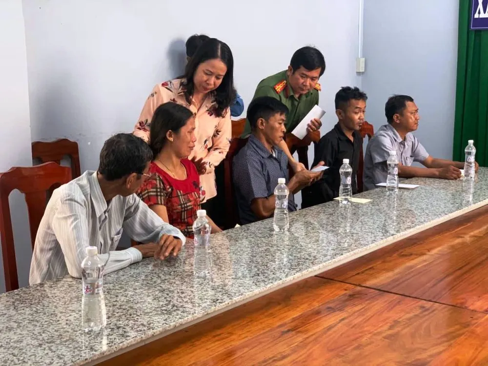 Bí thư Tỉnh ủy An Giang thăm các gia đình có nạn nhân bị đuối nước  ảnh 1