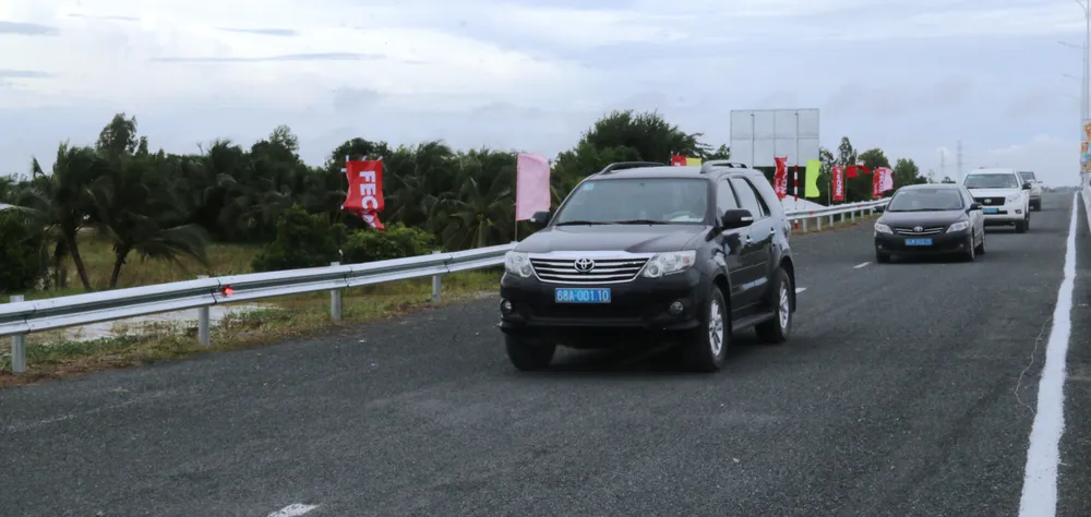 Phó Thủ tướng Thường trực Trương Hòa Bình dự thông xe kỹ thuật tuyến Lộ Tẻ - Rạch Sỏi ảnh 3