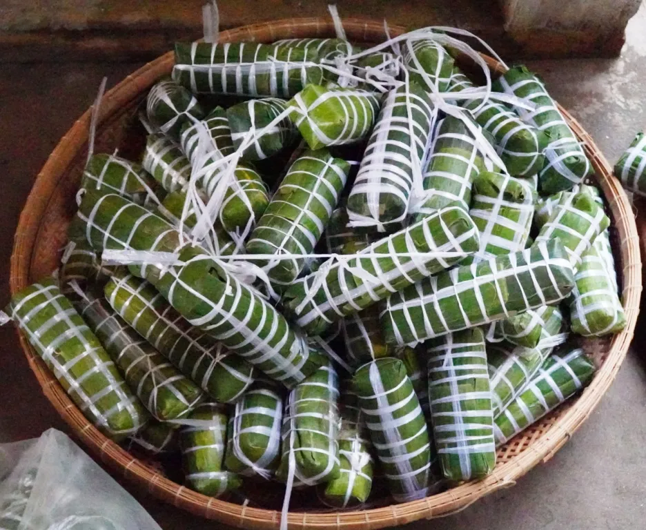 Một ngôi chùa ở Vĩnh Long gói 10.000 đòn bánh tét gửi đồng bào miền Trung  ảnh 2