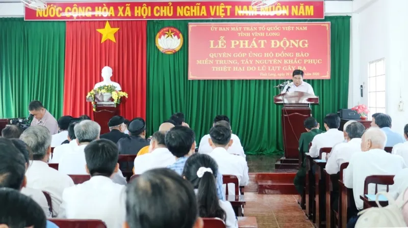 Nhiều cá nhân, đơn vị tiếp tục hỗ trợ người dân bị thiệt hại do bão lũ ảnh 4